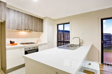Property photo of 20/3 Manor View Pakenham VIC 3810