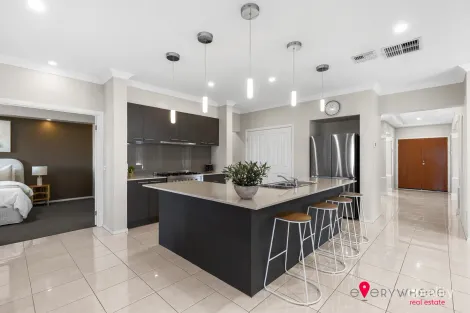 Property photo of 10 Sandhill Rise Point Cook VIC 3030