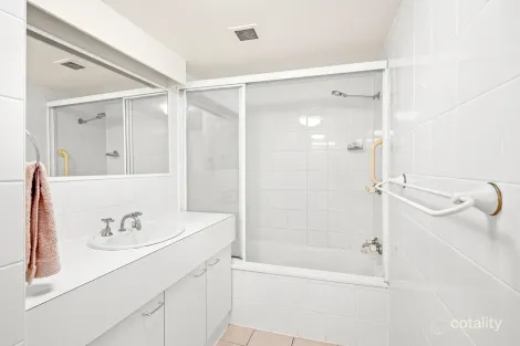 Property photo of 57/121 Surf Parade Broadbeach QLD 4218