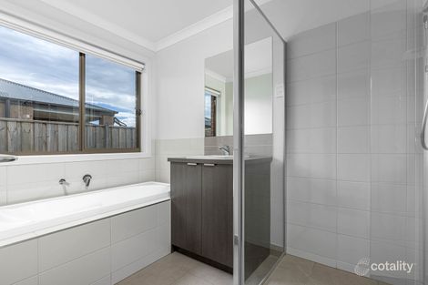 Property photo of 72 Presentation Boulevard Winter Valley VIC 3358