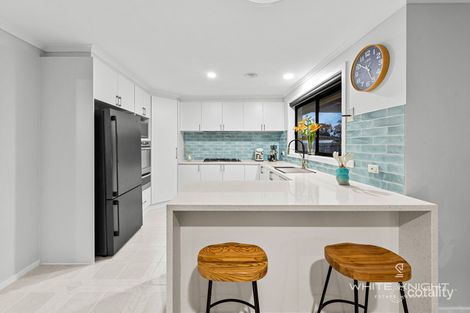 Property photo of 37 Bundeena Avenue Kealba VIC 3021