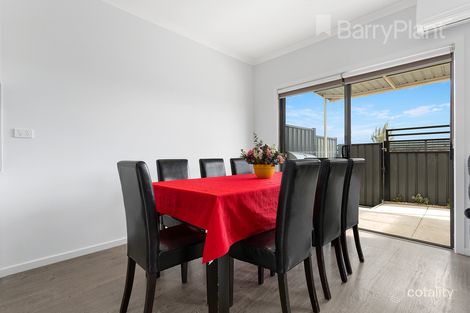 Property photo of 10 Burrows Place Craigieburn VIC 3064