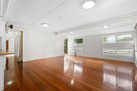 Property photo of 80 Roseneath Parade Wynnum West QLD 4178