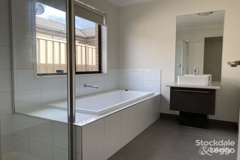 Property photo of 9 Teatree Place Kialla VIC 3631