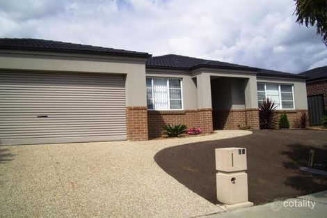 Property photo of 18 Lucerne Circuit Pakenham VIC 3810