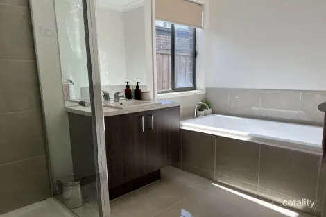 Property photo of 3 Atherton Way Cranbourne West VIC 3977