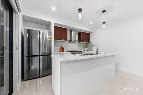 Property photo of 7 Rialto Circuit Craigieburn VIC 3064