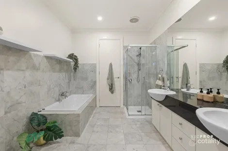 Property photo of 1/127 Ormond Esplanade Elwood VIC 3184