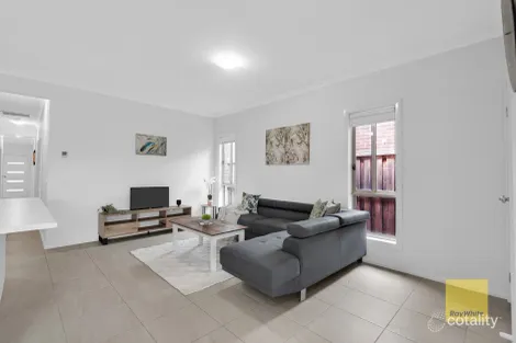 Property photo of 17 Fox Walk Truganina VIC 3029