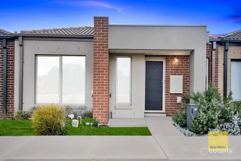 Property photo of 17 Fox Walk Truganina VIC 3029