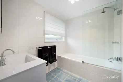Property photo of 1 Corhanwarrabul Close Rowville VIC 3178