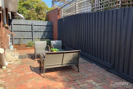 Property photo of 2/21 Linacre Road Hampton VIC 3188