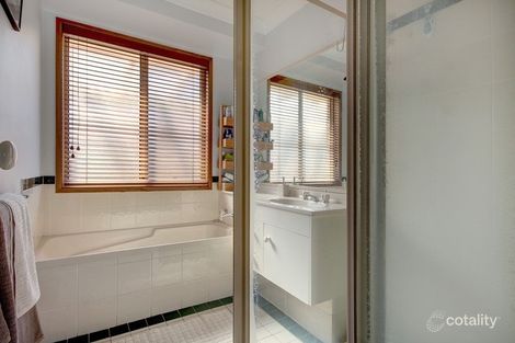 Property photo of 1 Robins Creek Drive Horsley NSW 2530