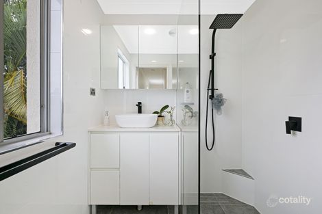 Property photo of 32/30 St Kevins Avenue Benowa QLD 4217