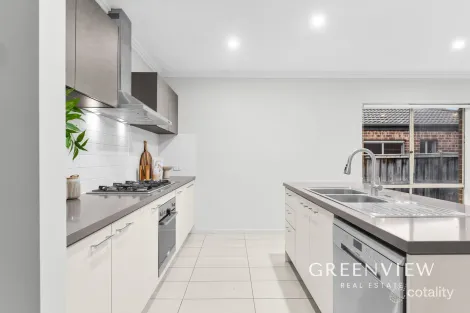Property photo of 10 Brolin Terrace Cranbourne North VIC 3977