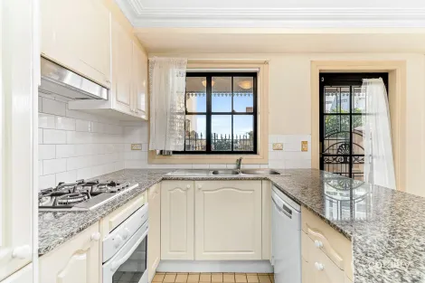 Property photo of 2/4-10 View Street Arncliffe NSW 2205