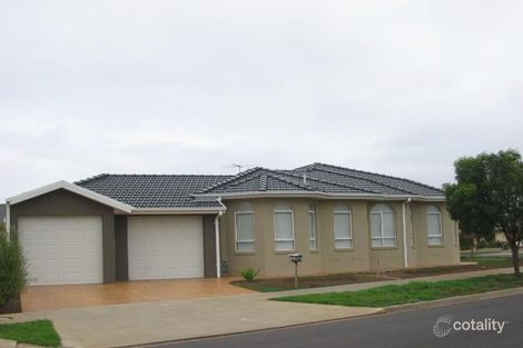Property photo of 2 Rangeview Street Cairnlea VIC 3023
