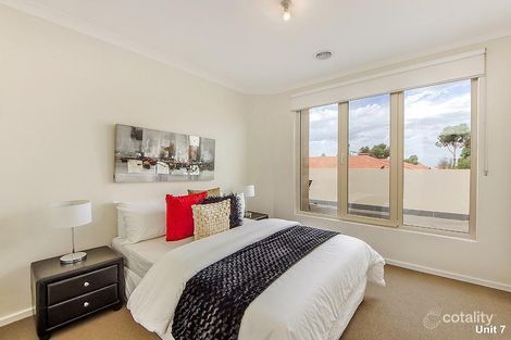 Property photo of 8/3 Gourlay Road Hillside VIC 3037