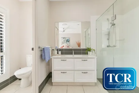 Property photo of 4 Jasmine Place Banora Point NSW 2486