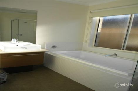 Property photo of 18 Violet Way Cranbourne VIC 3977