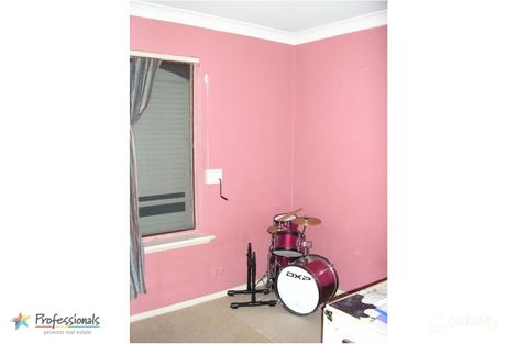 Property photo of 22 Lowanna Way Armadale WA 6112