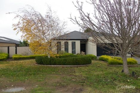 Property photo of 30 Sunny Park Close Gisborne VIC 3437