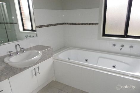 Property photo of 30 Sunny Park Close Gisborne VIC 3437