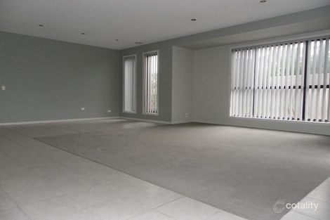 Property photo of 30 Sunny Park Close Gisborne VIC 3437