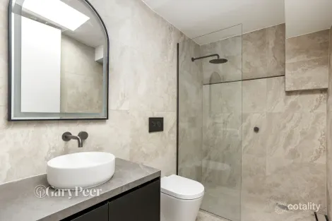 Property photo of 26 Graylings Grove St Kilda East VIC 3183