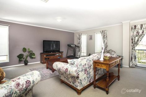 Property photo of 2 Smethwick Green Caroline Springs VIC 3023