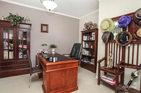 Property photo of 2 Smethwick Green Caroline Springs VIC 3023