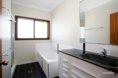 Property photo of 40 Village Circuit Eimeo QLD 4740