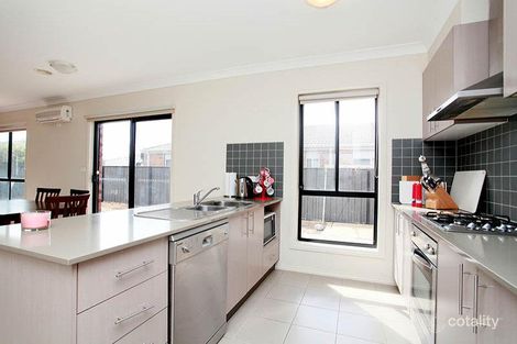 Property photo of 14 Bothwell Green Derrimut VIC 3026