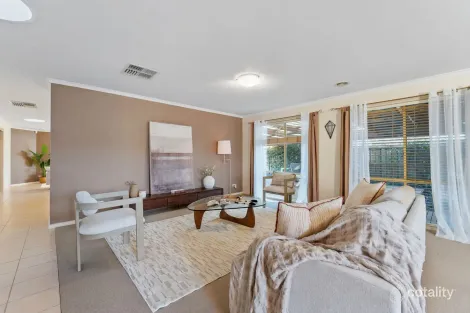 Property photo of 3 St Vincent Place Berwick VIC 3806