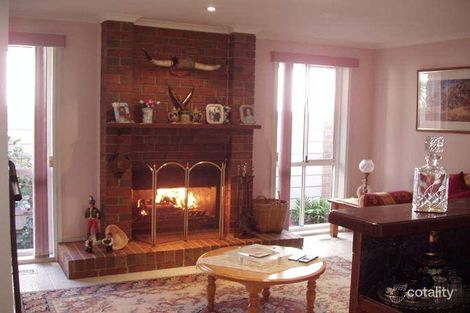 Property photo of 18 Grevillea Close Eltham North VIC 3095