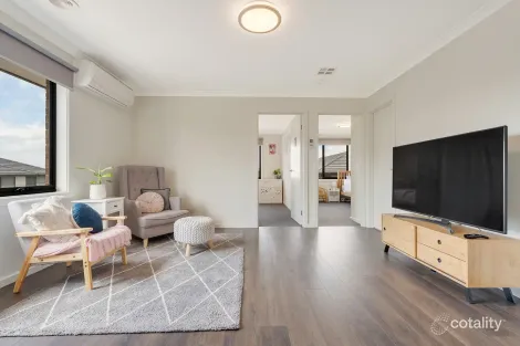 Property photo of 12 Loxley Circuit Westmeadows VIC 3049