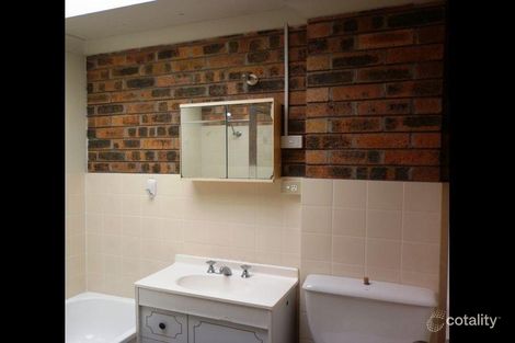 Property photo of 2/18 Mosbri Crescent The Hill NSW 2300