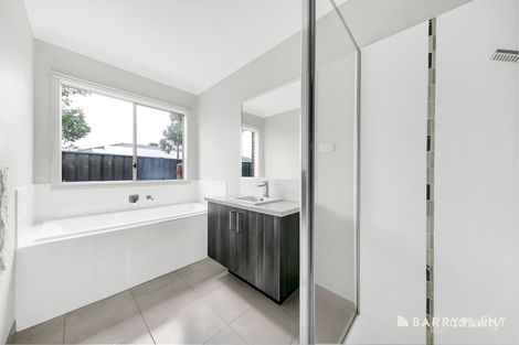 Property photo of 25 Feodora Crescent Narre Warren VIC 3805