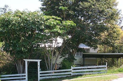 4 Cecil Rd, Bardon, QLD 4065