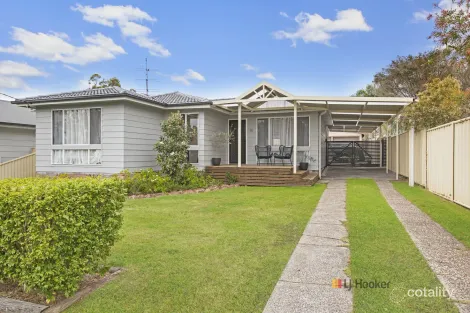 Property photo of 30 Carinya Street Charmhaven NSW 2263
