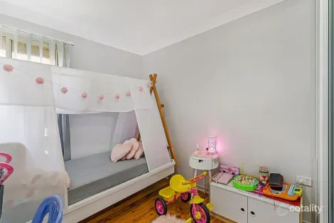 Property photo of 1 Oliveri Crescent Green Valley NSW 2168