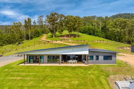 672 Careys Rd, Hillville, NSW 2430