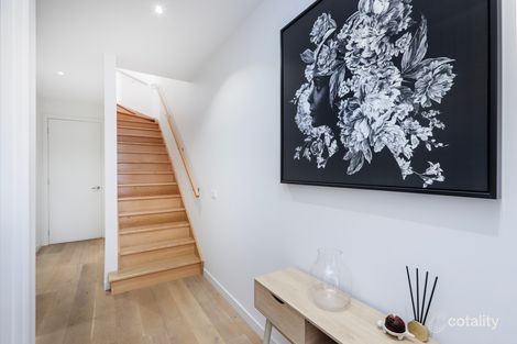 Property photo of 32 Collier Place Strathmore Heights VIC 3041
