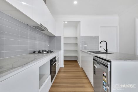 42a Bridgeford Cres, Melton South, VIC 3338