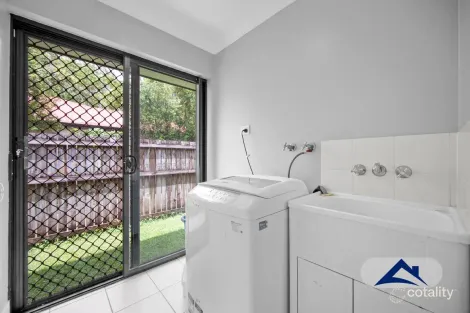 Property photo of 5 Hillman Place Bentley Park QLD 4869