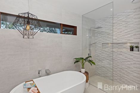 Property photo of 98 Springthorpe Boulevard Macleod VIC 3085