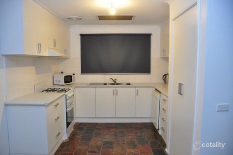 Property photo of 28 Hurlstone Crescent Mill Park VIC 3082
