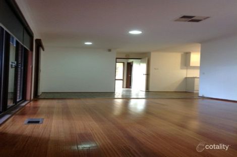 Property photo of 28 Hurlstone Crescent Mill Park VIC 3082