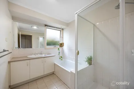 Property photo of 20 Jacksons Creek Way Gisborne VIC 3437