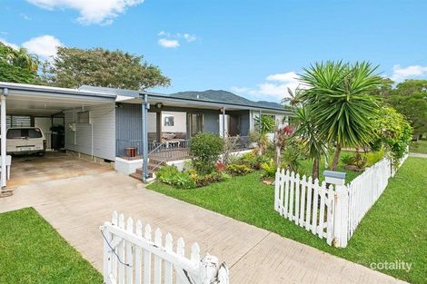 15 Smallwood St, Mooroobool, QLD 4870